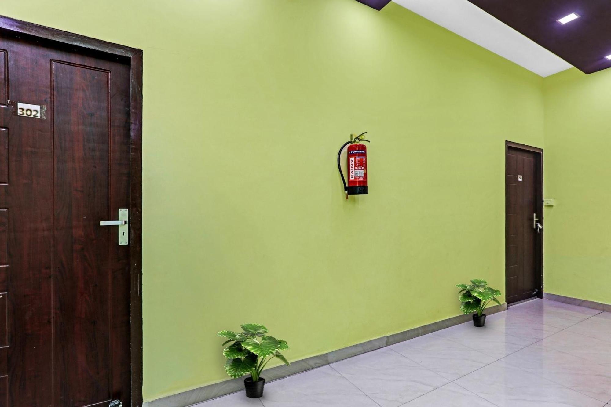 Capital O Phenix Elite Near Phoenix United Lucknow Esterno foto